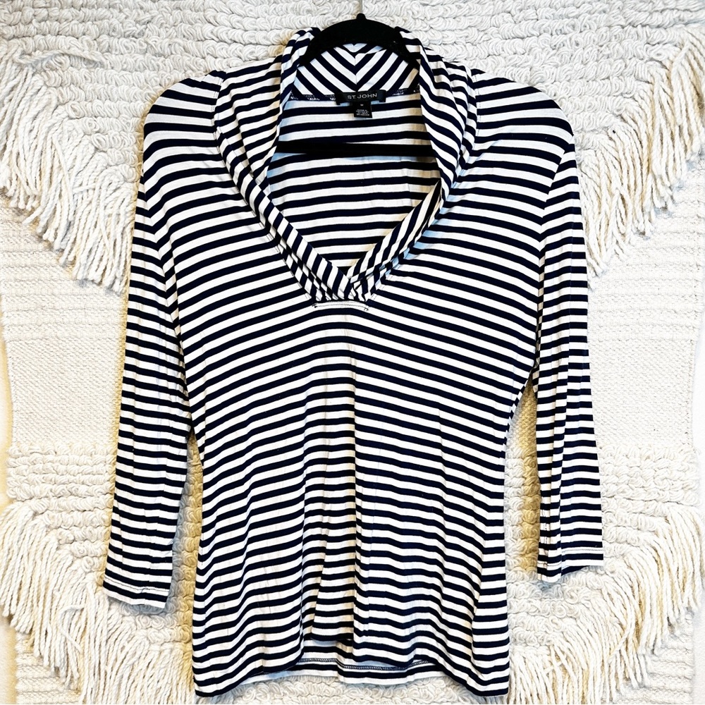 ST. JOHN navy blue and white striped v-neck half sleeve jersey knit top M